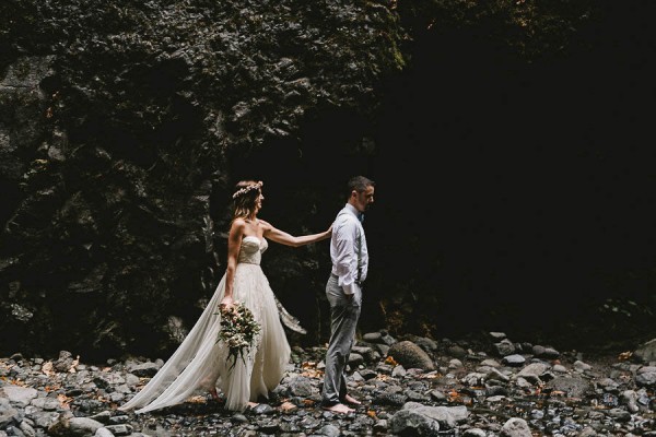 Intimate-Barefoot-Elopement-Columbia-River-Gorge-9