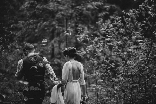 Naturally-Beautiful-Forest-Wedding-Moscow-11