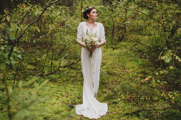 Naturally-Beautiful-Forest-Wedding-Moscow-12