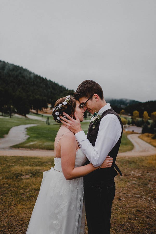 Not Ready to Say Goodbye to Winter" This Snowy Evergreen Lake House Wedding is for You
