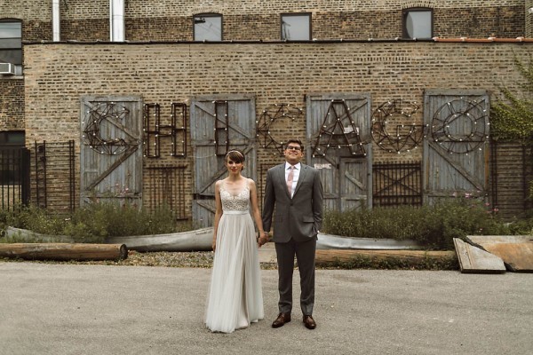 Vintage-Industrial-Chicago-Wedding-at-Salvage-One-9-of-33-600x400