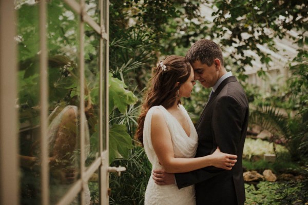 Romantic-Serbian-Wedding-Shoot-in-the-Botanical-Garden-13