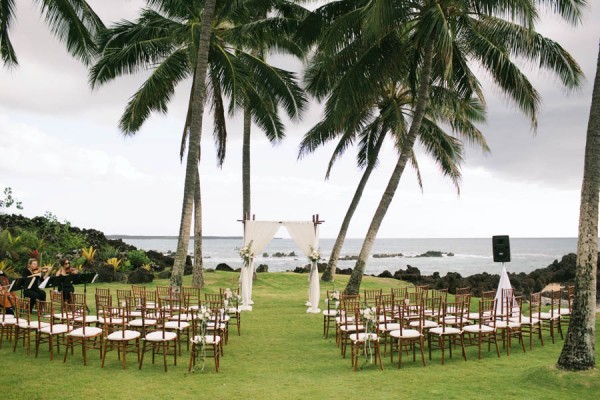 Stylish-Hawaiian-Wedding-White-Orchid-Beach-House-8-600x400