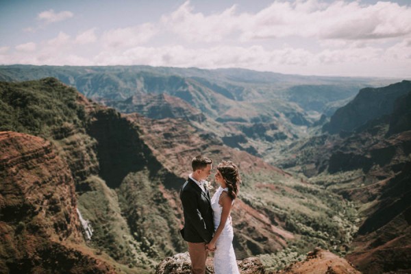 This-Jaw-Dropping-Waimea-Canyon-Wedding-Hawaii-Like-You've-Never-Seen-Before-16