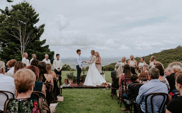 lush-bohemian-australian-wedding-at-maleny-retreat-17