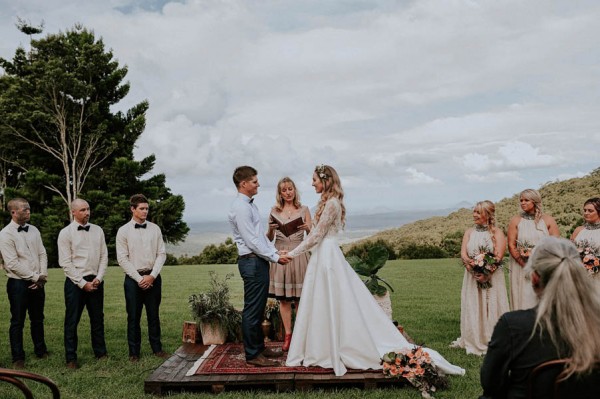 lush-bohemian-australian-wedding-at-maleny-retreat-19