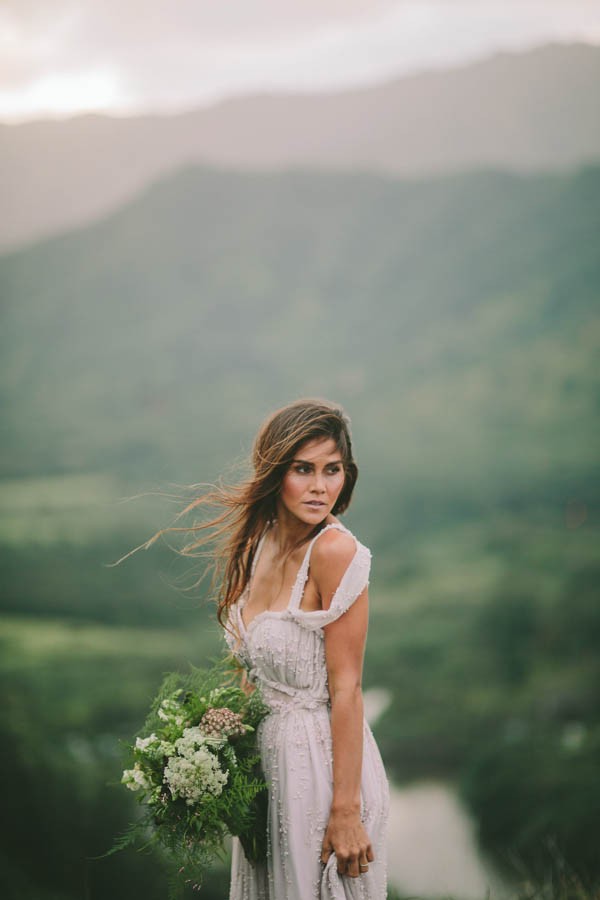 Naturally Beautiful Oahu Bridal Inspiration in Joelle Perry