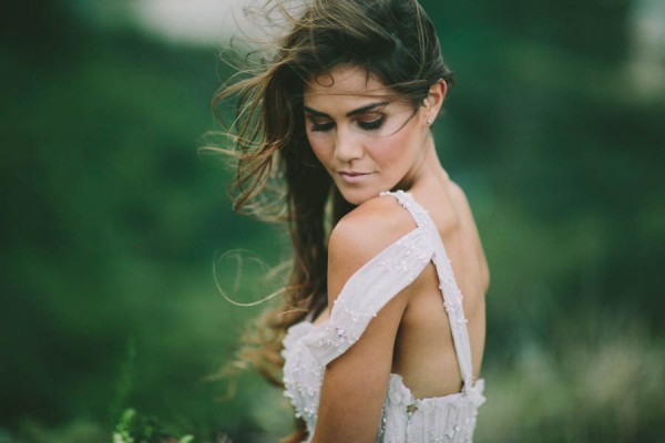 naturally-beautiful-oahu-bridal-inspiration-in-joelle-perry-16