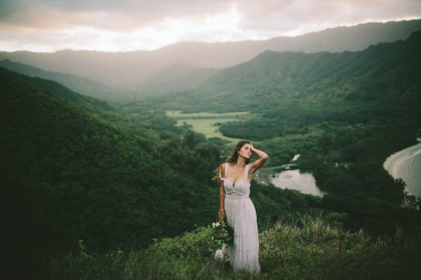 naturally-beautiful-oahu-bridal-inspiration-in-joelle-perry-18