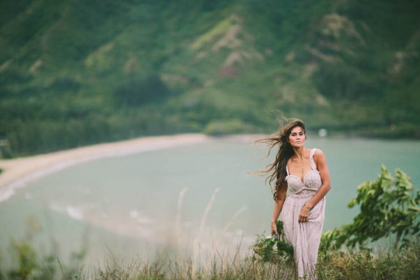 naturally-beautiful-oahu-bridal-inspiration-in-joelle-perry-5