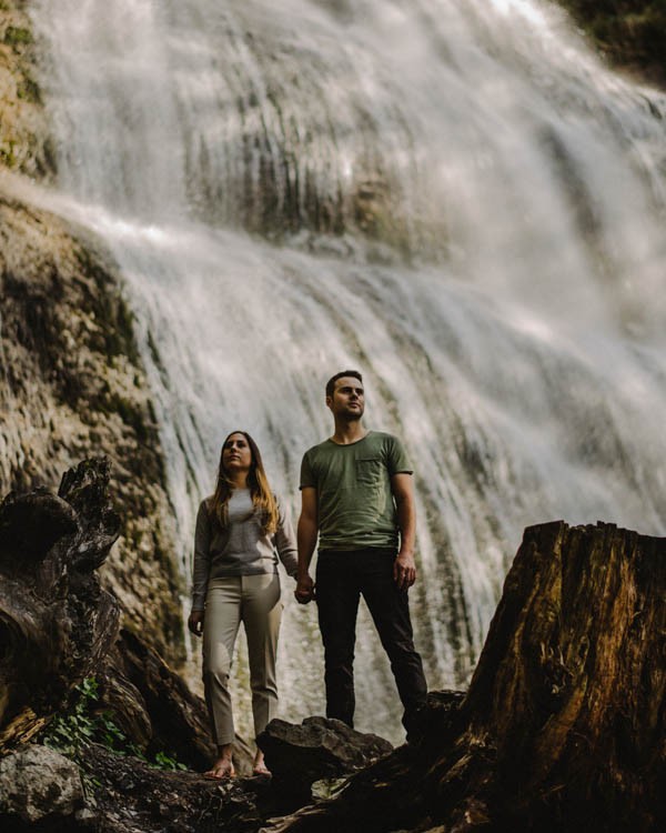 the-views-are-unreal-in-this-breathtaking-bridal-veil-falls-engagement-shoot-16