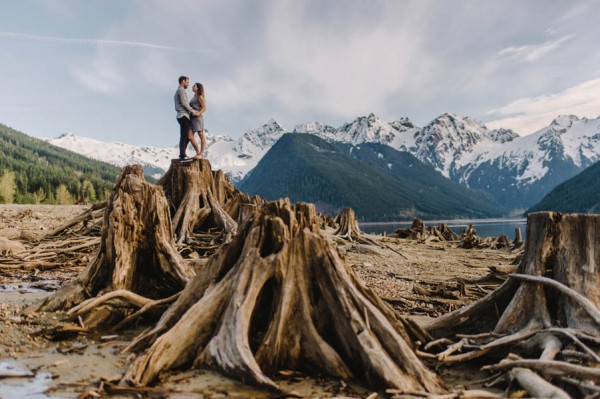 the-views-are-unreal-in-this-breathtaking-bridal-veil-falls-engagement-shoot-2