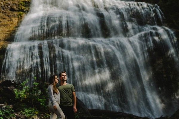 the-views-are-unreal-in-this-breathtaking-bridal-veil-falls-engagement-shoot-20