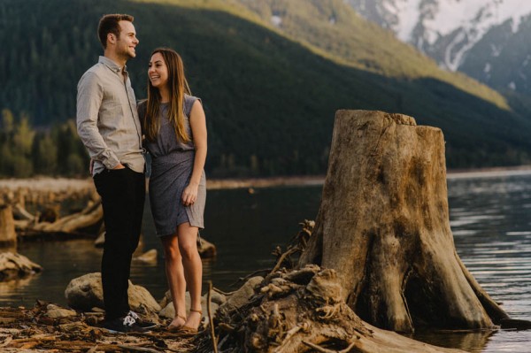 the-views-are-unreal-in-this-breathtaking-bridal-veil-falls-engagement-shoot-9