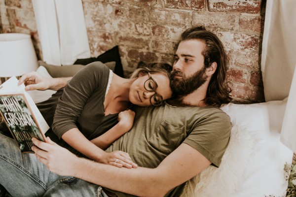 this-couples-pillow-fight-photo-shoot-is-fun-flirty-and-full-of-feathers-12