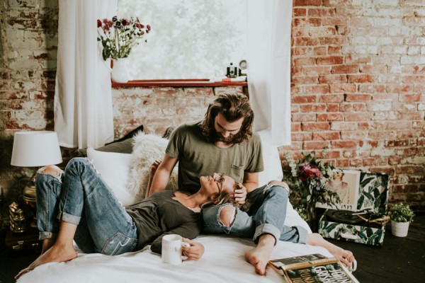 this-couples-pillow-fight-photo-shoot-is-fun-flirty-and-full-of-feathers-17
