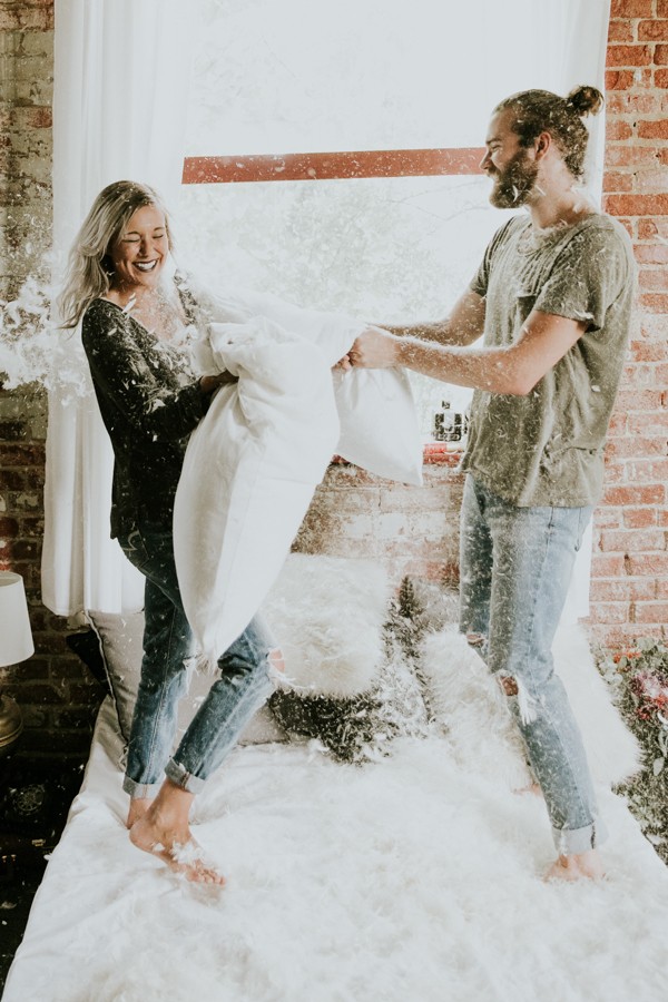 This Couple S Pillow Fight Photo Shoot Is Fun Flirty And Full Of Feathers Junebug Weddings