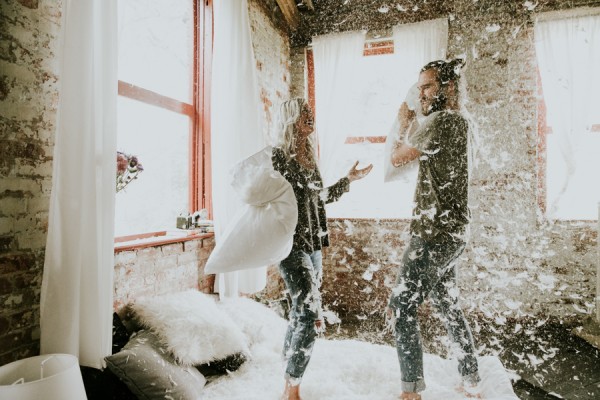 this-couples-pillow-fight-photo-shoot-is-fun-flirty-and-full-of-feathers-32