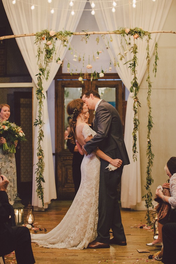 this-dreamy-wedding-at-the-metropolitan-building-is-filled-with-romantic-eye-candy-38