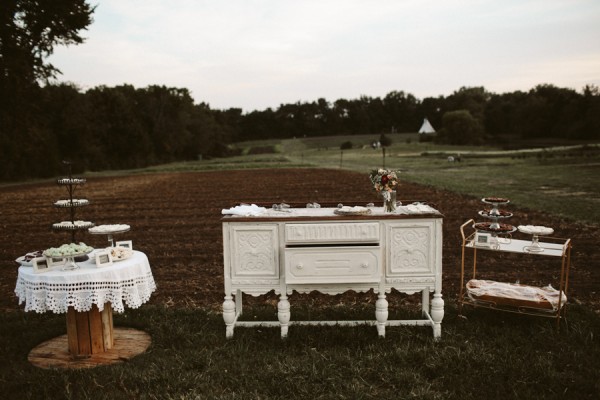 this-farm-wedding-in-kansas-city-has-the-perfect-touch-of-sparkle-21