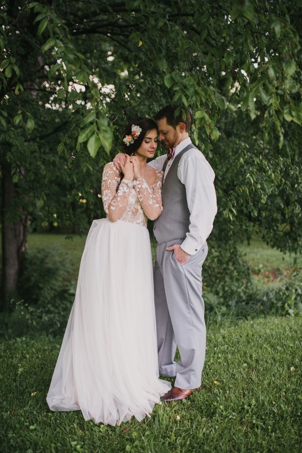 this-couple-diyed-the-heck-out-of-their-dream-wedding-at-mounds-state-park-12