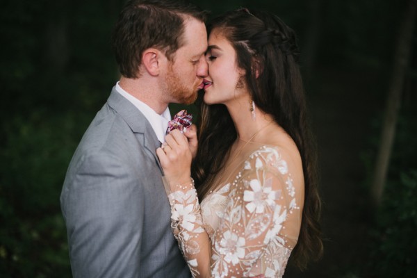 this-couple-diyed-the-heck-out-of-their-dream-wedding-at-mounds-state-park-31