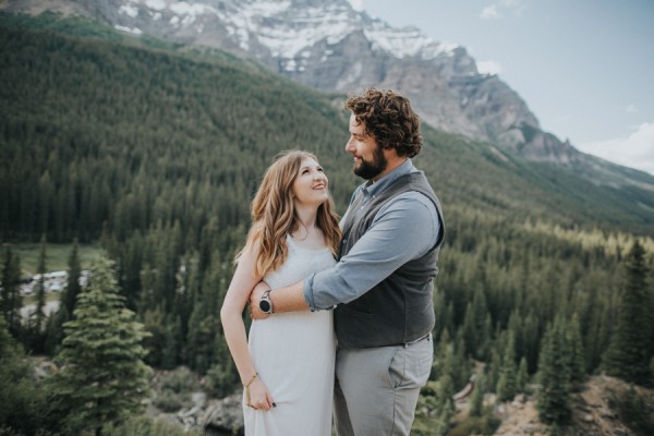 this-well-dressed-couple-in-their-banff-engagement-is-pure-eye-candy-11