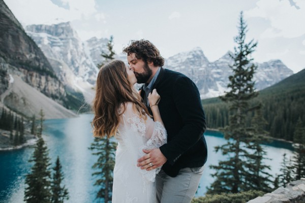 this-well-dressed-couple-in-their-banff-engagement-is-pure-eye-candy-15