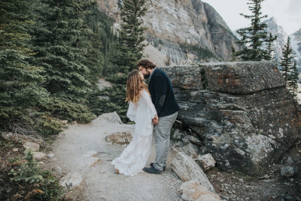 this-well-dressed-couple-in-their-banff-engagement-is-pure-eye-candy-17