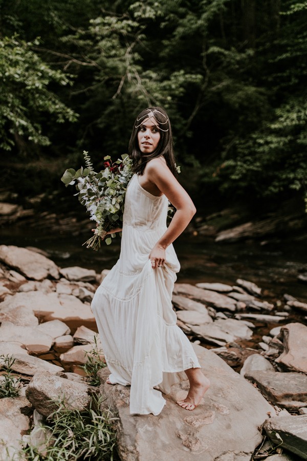 who-knew-bridal-portraits-in-a-creek-could-be-this-gorgeously-ethereal-10