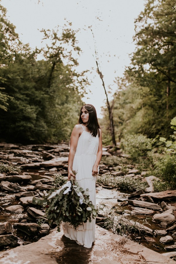 who-knew-bridal-portraits-in-a-creek-could-be-this-gorgeously-ethereal-14