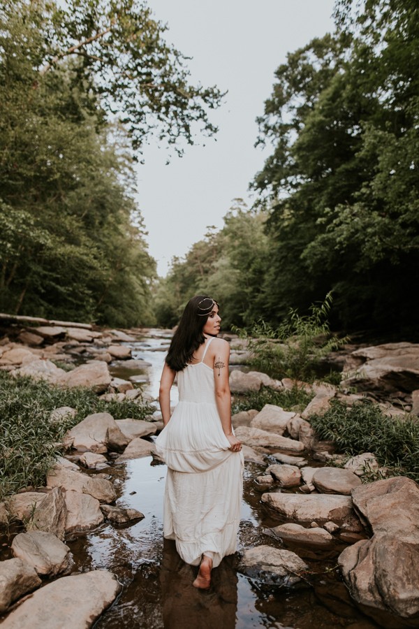who-knew-bridal-portraits-in-a-creek-could-be-this-gorgeously-ethereal-16