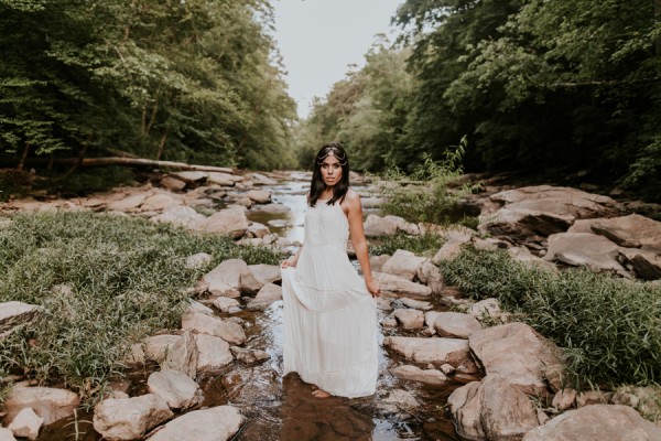 who-knew-bridal-portraits-in-a-creek-could-be-this-gorgeously-ethereal-17