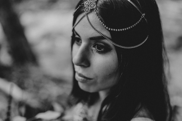 who-knew-bridal-portraits-in-a-creek-could-be-this-gorgeously-ethereal-5