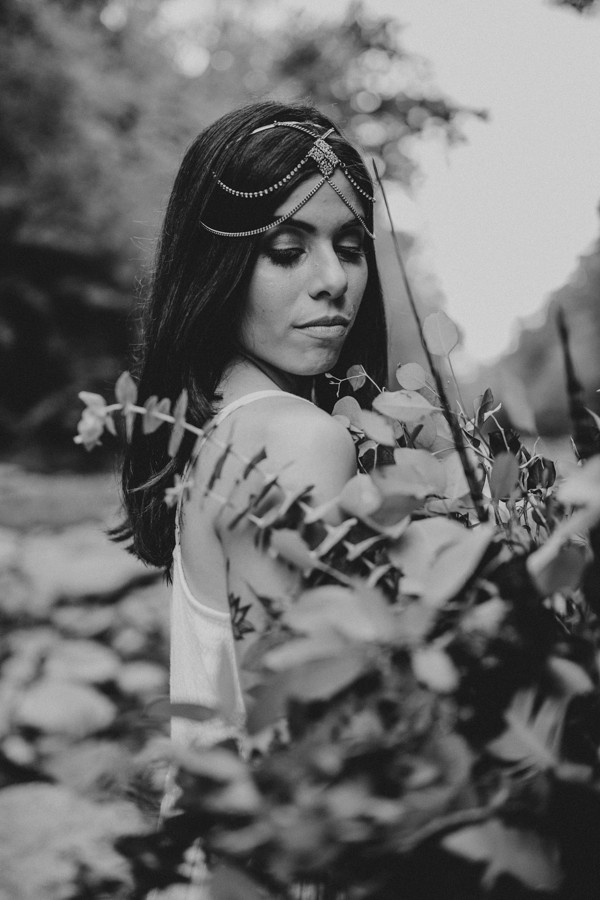 who-knew-bridal-portraits-in-a-creek-could-be-this-gorgeously-ethereal-9