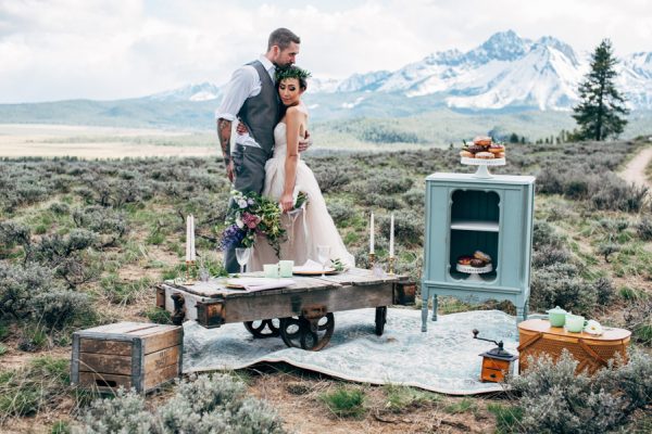brunch-lovers-this-picnic-elopement-in-the-sawtooth-mountains-is-for-you-13