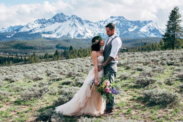 brunch-lovers-this-picnic-elopement-in-the-sawtooth-mountains-is-for-you-6