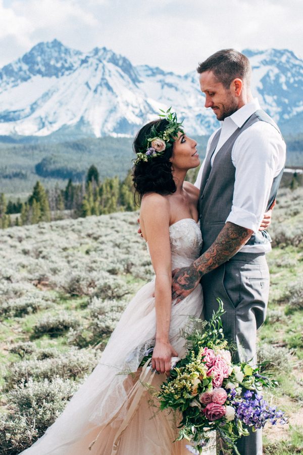 brunch-lovers-this-picnic-elopement-in-the-sawtooth-mountains-is-for-you-7
