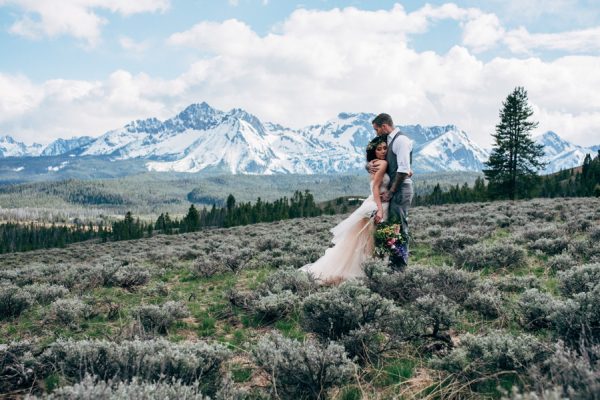 brunch-lovers-this-picnic-elopement-in-the-sawtooth-mountains-is-for-you-9