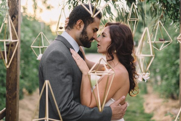 find-your-geometric-wedding-inspiration-in-this-candlelit-elopement-16