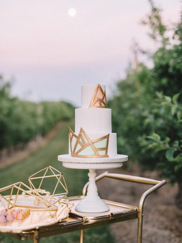 find-your-geometric-wedding-inspiration-in-this-candlelit-elopement-20