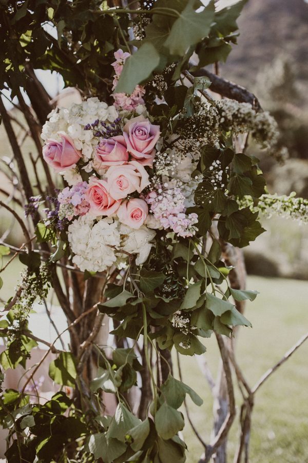 floral-and-feminine-malibu-wedding-at-saddlerock-ranch-14