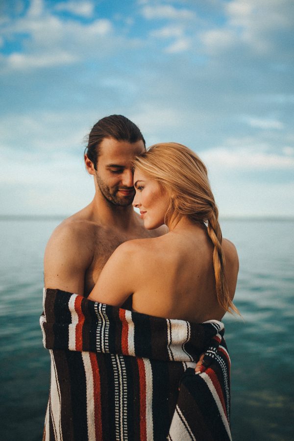 from-the-cabin-to-the-dock-this-pigeon-lake-engagement-is-both-cozy-and-hot-27