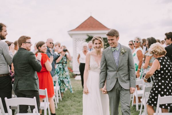 this-maine-barn-wedding-serves-up-muted-colors-and-a-bit-of-edge-25