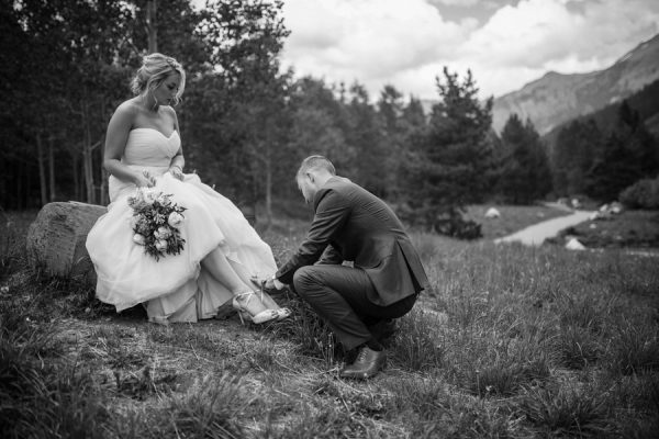 this-maroon-bells-ampitheater-wedding-proves-that-intimate-affairs-can-be-totally-epic-11