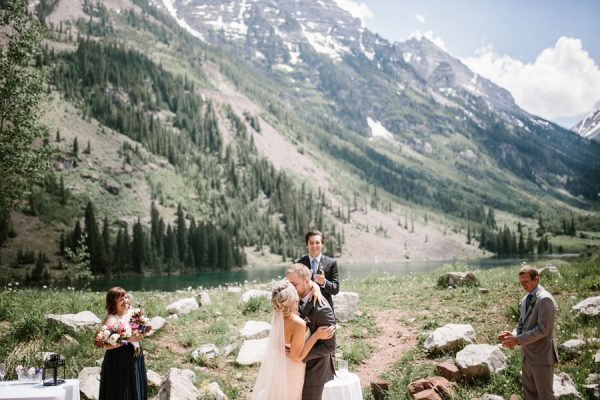 this-maroon-bells-ampitheater-wedding-proves-that-intimate-affairs-can-be-totally-epic-28