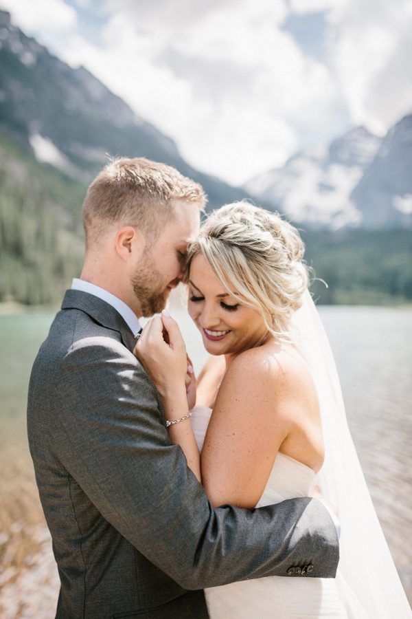 this-maroon-bells-ampitheater-wedding-proves-that-intimate-affairs-can-be-totally-epic-8