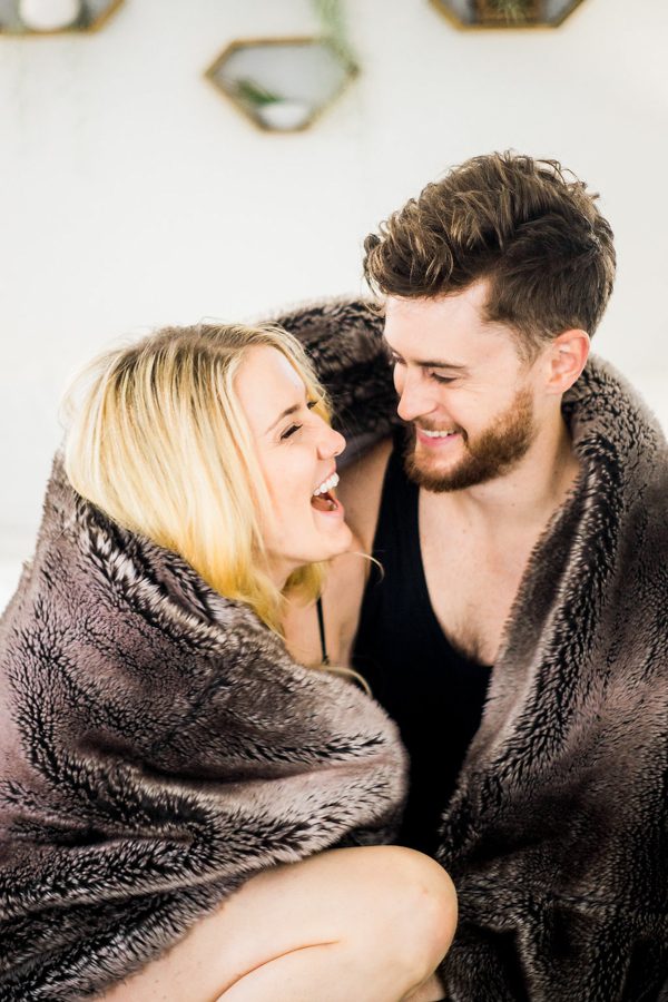 this-nashville-musician-and-his-sweetheart-got-comfy-for-a-photo-shoot-at-home-18