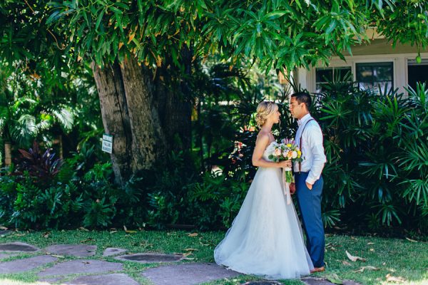 this-olowalu-plantation-house-wedding-marries-hawaiian-tradition-and-new-england-charm-14