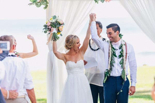 this-olowalu-plantation-house-wedding-marries-hawaiian-tradition-and-new-england-charm-37
